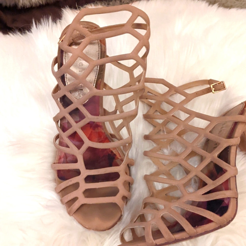 Camel Lattice Heels